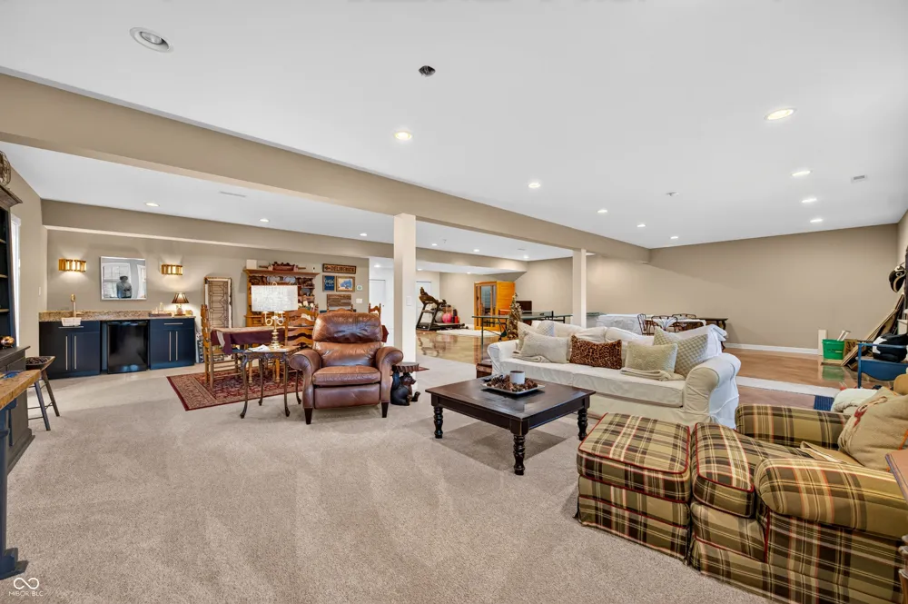 6097 Horizon Drive Columbus, IN 47201