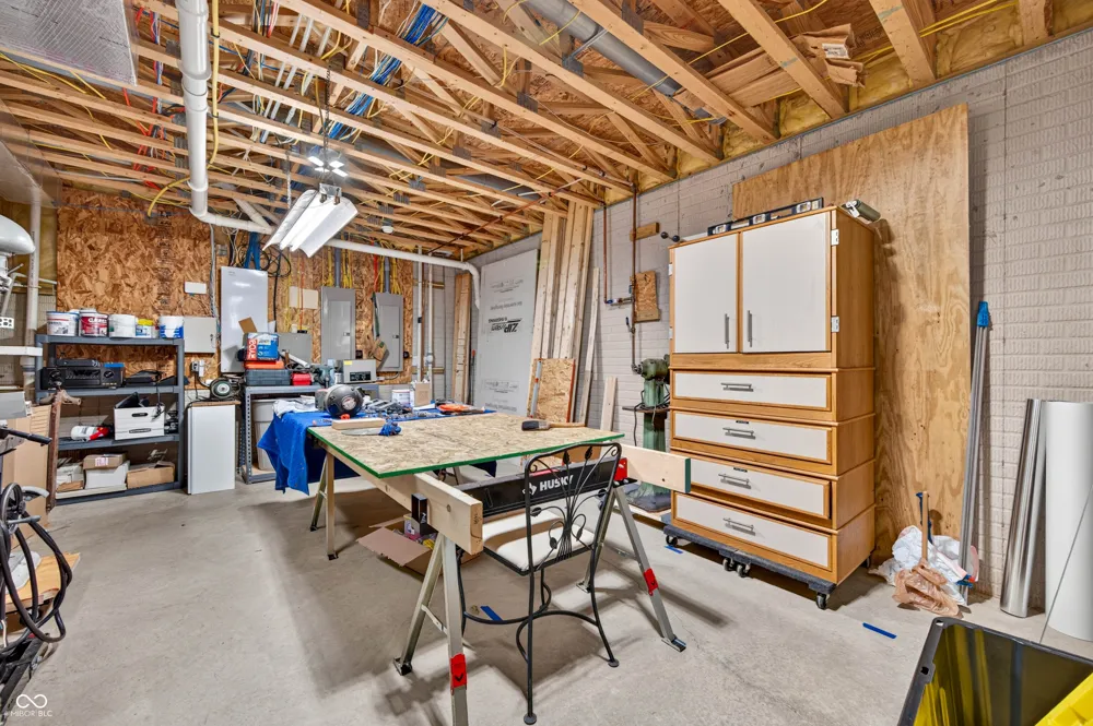6097 Horizon Drive Columbus, IN 47201