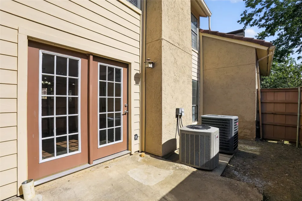 2606 Encina #2 Irving, TX 75038