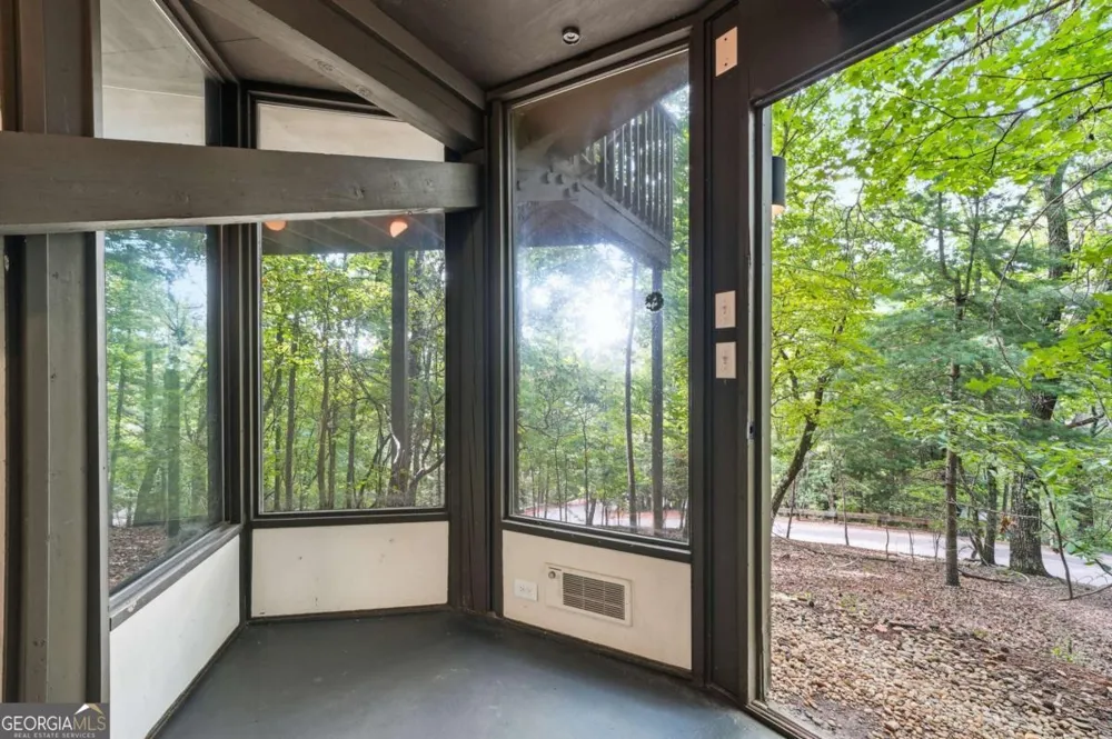 208 Treetopper CIR Jasper, GA 30143