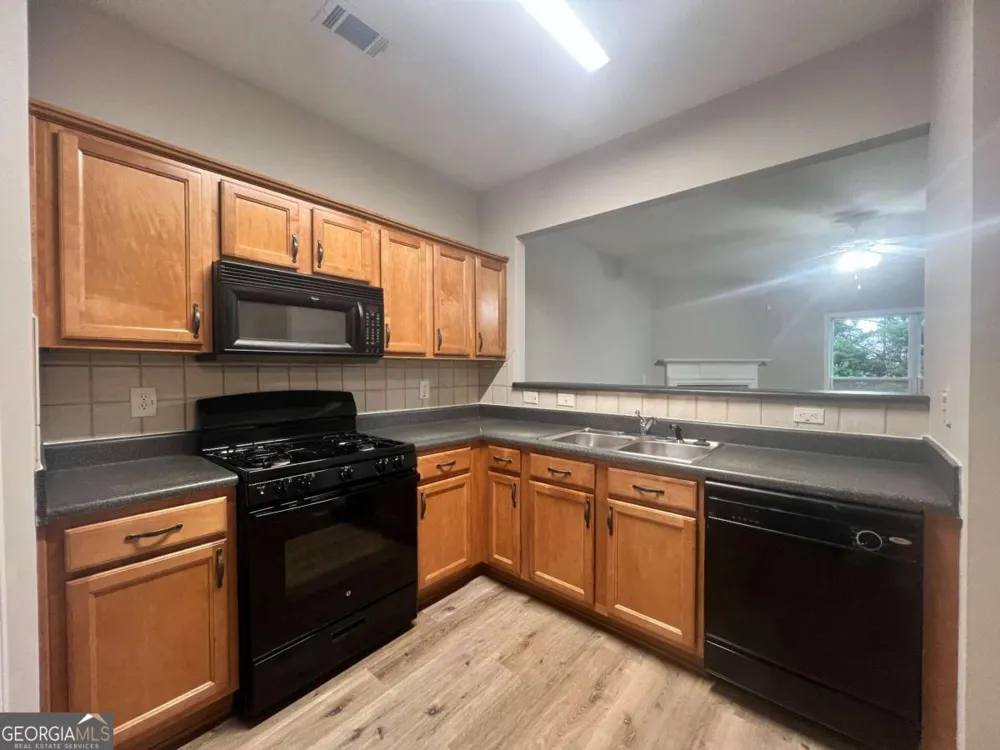 2176 Executive DR Duluth, GA 30096