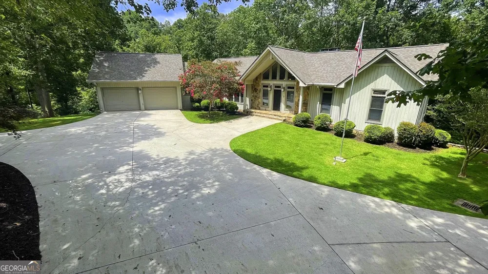 156 Thundering Waters DR Cornelia, GA 30531
