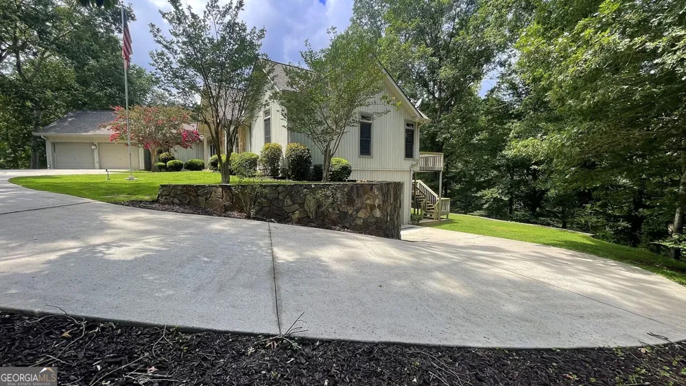 156 Thundering Waters DR Cornelia, GA 30531