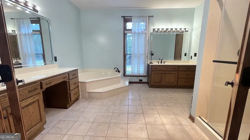 156 Thundering Waters DR Cornelia, GA 30531