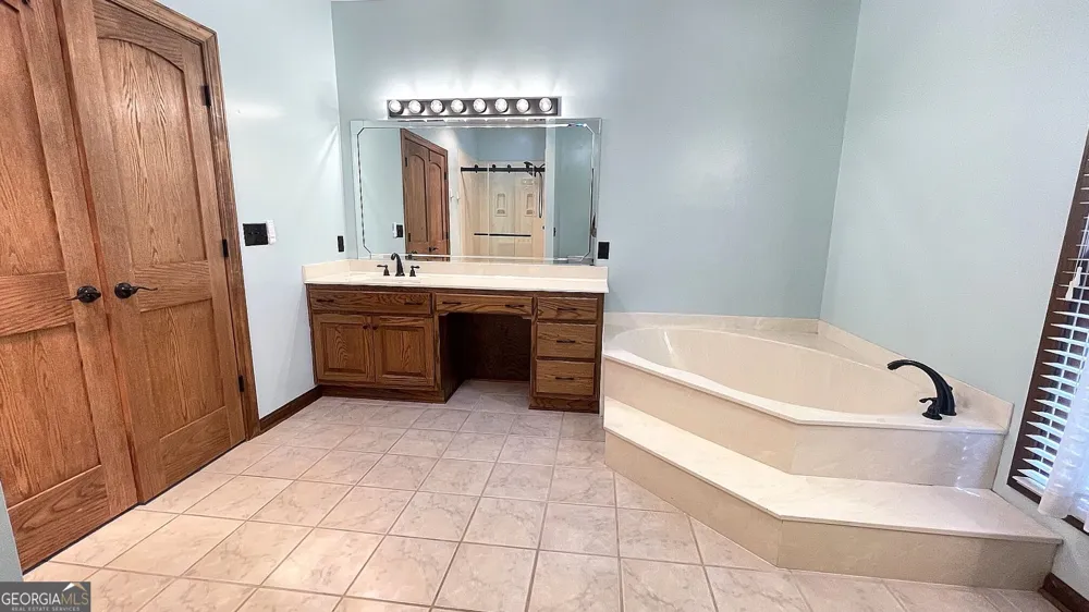156 Thundering Waters DR Cornelia, GA 30531