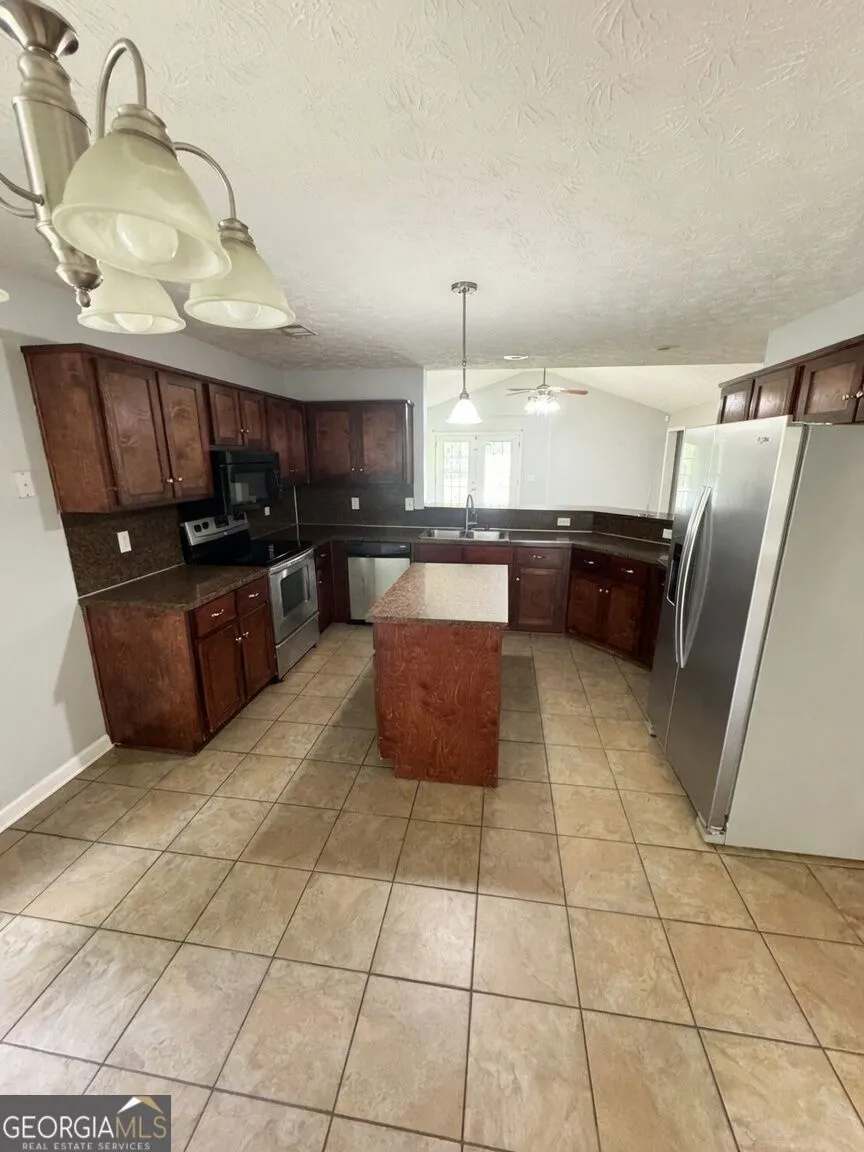 526 Vista DR Columbus, GA 31907