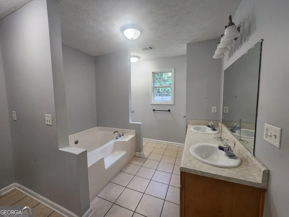 526 Vista DR Columbus, GA 31907