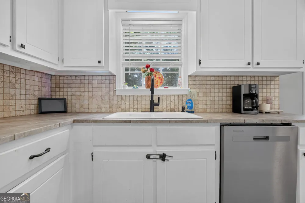 216 Brooks LN Winder, GA 30680