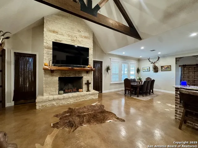 16489 Fm 472 Devine, TX 78016