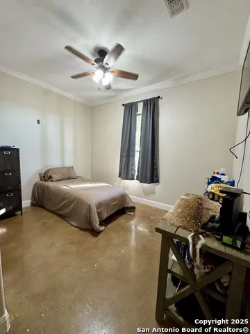 16489 Fm 472 Devine, TX 78016