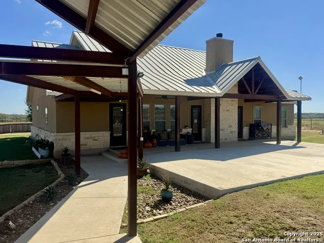 16489 Fm 472 Devine, TX 78016