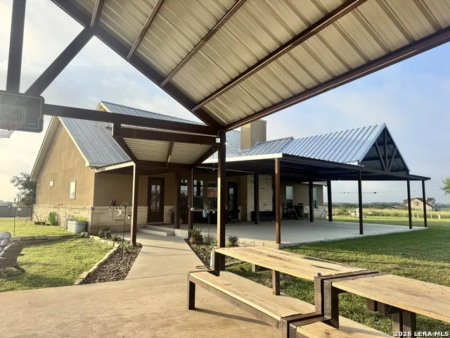 16489 Fm 472 Devine, TX 78016
