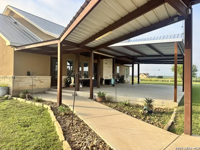 16489 Fm 472 Devine, TX 78016