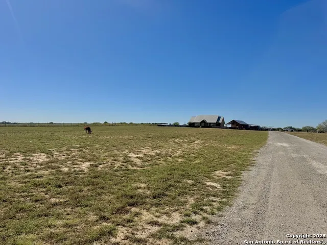 16489 Fm 472 Devine, TX 78016
