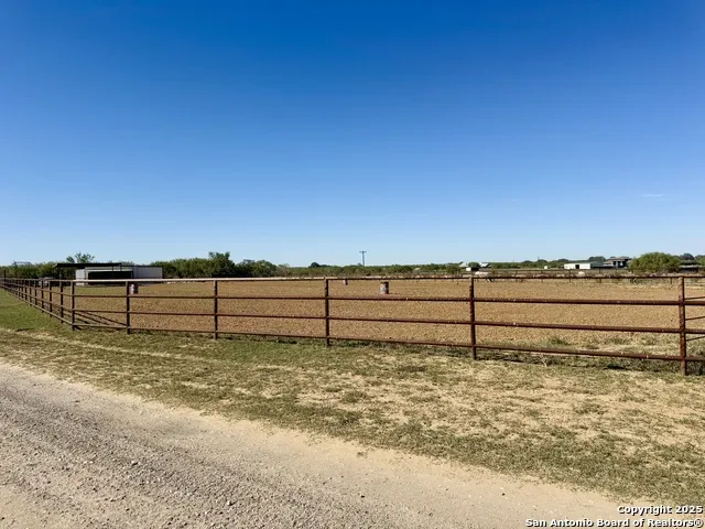 16489 Fm 472 Devine, TX 78016
