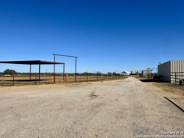 16489 Fm 472 Devine, TX 78016