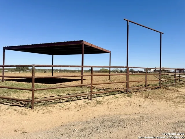 16489 Fm 472 Devine, TX 78016