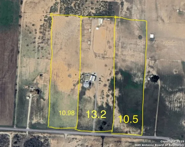 16489 Fm 472 Devine, TX 78016