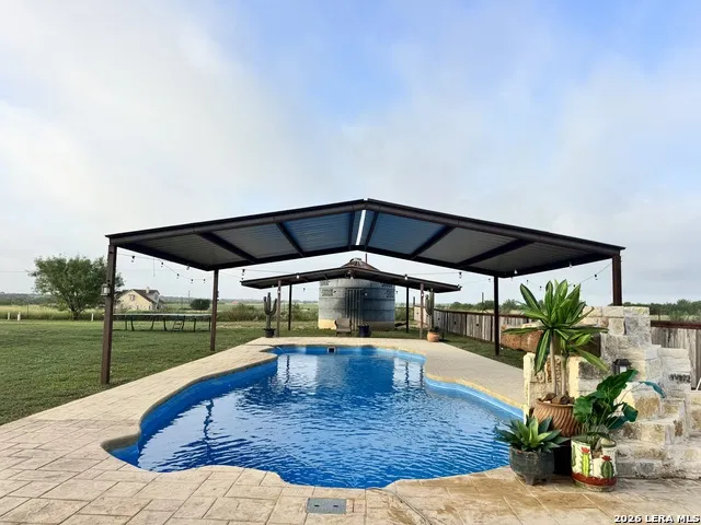16489 Fm 472 Devine, TX 78016