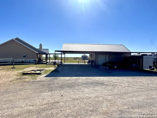 16489 Fm 472 Devine, TX 78016
