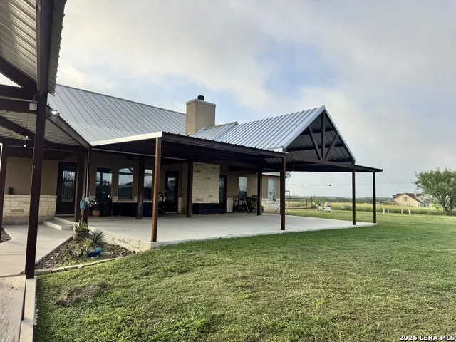 16489 Fm 472 Devine, TX 78016