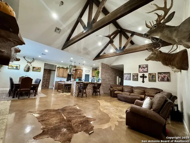 16489 Fm 472 Devine, TX 78016