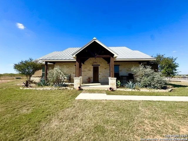 16489 Fm 472 Devine, TX 78016