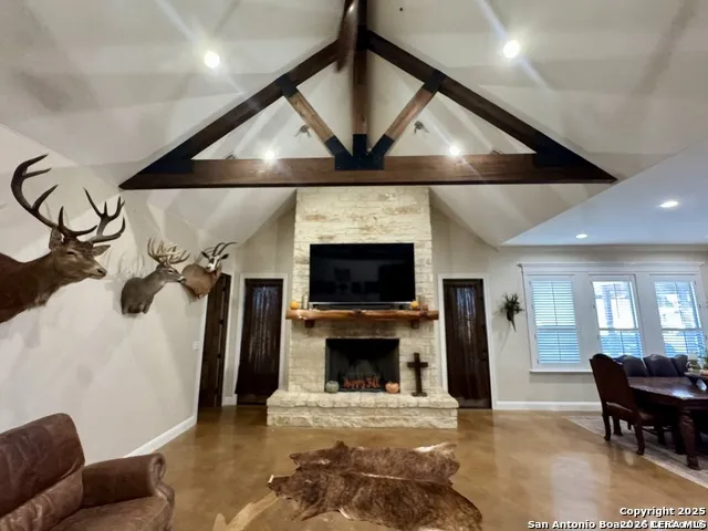16489 Fm 472 Devine, TX 78016
