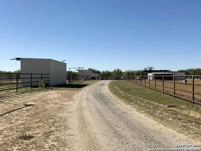 16489 Fm 472 Devine, TX 78016