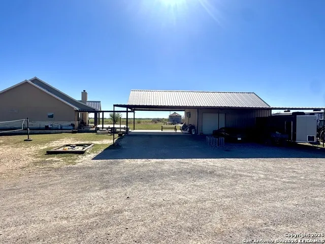 16489 Fm 472 Devine, TX 78016