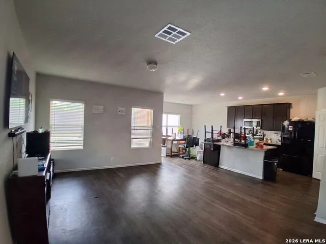 14651 Stirrup Elmendorf, TX 78112
