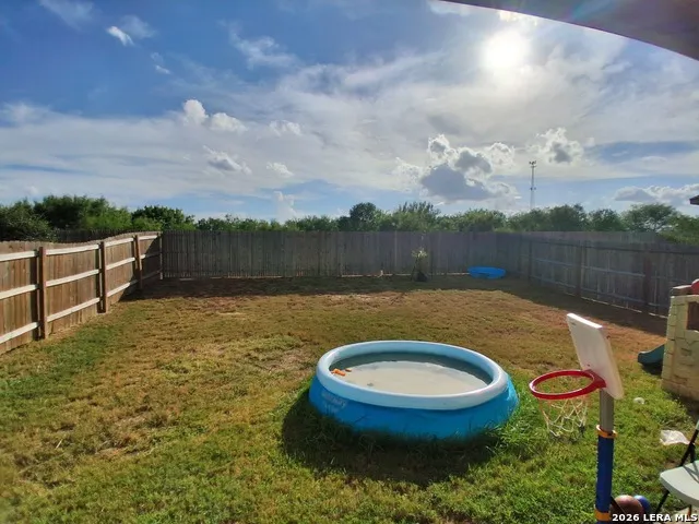 14651 Stirrup Elmendorf, TX 78112