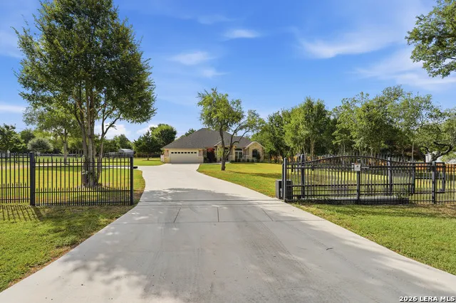 123 Tomahawk Seguin, TX 78155