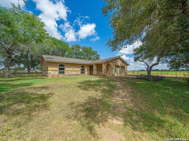 1935 E Fm 1518 St Hedwig, TX 78152