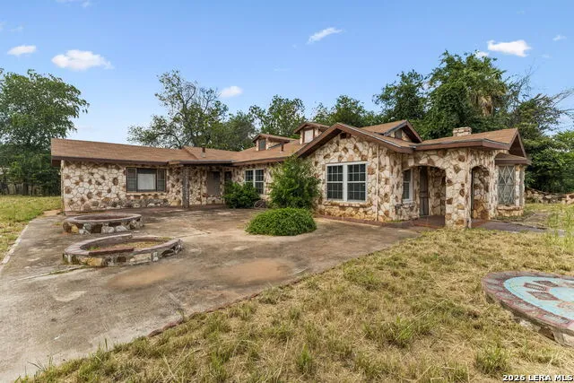 149 S Woodlawn St Pearsall, TX 78061