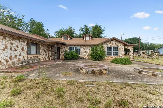 149 S Woodlawn St Pearsall, TX 78061
