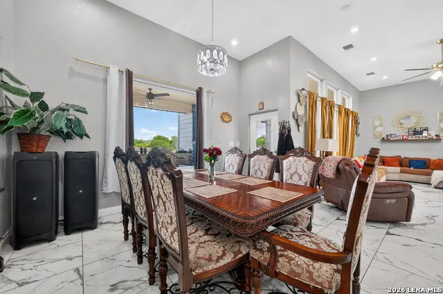 14315 Quesenberry Rd Von Ormy, TX 78073