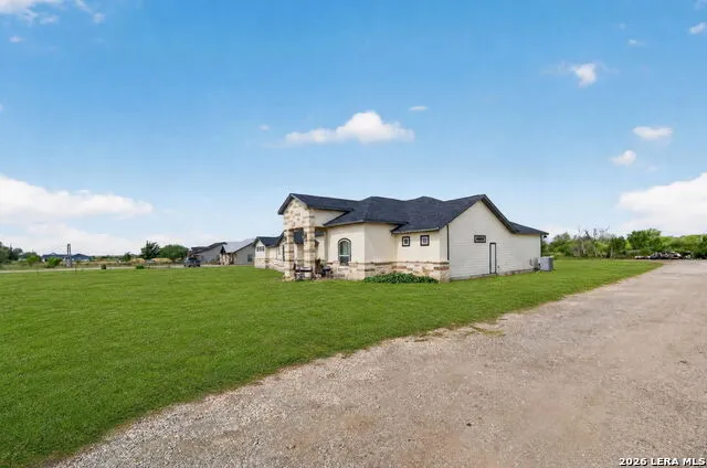 14315 Quesenberry Rd Von Ormy, TX 78073