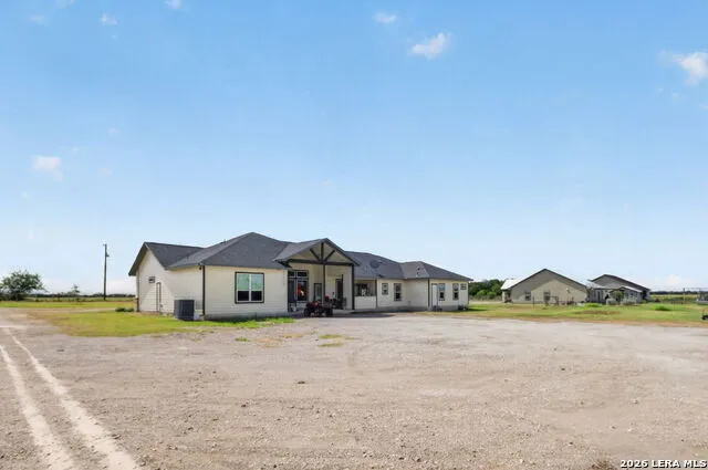 14315 Quesenberry Rd Von Ormy, TX 78073