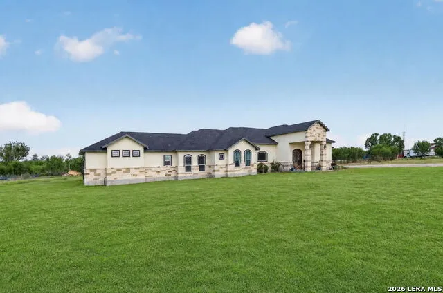 14315 Quesenberry Rd Von Ormy, TX 78073