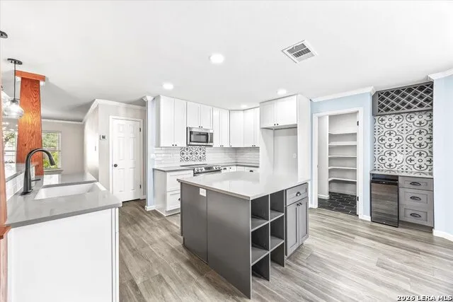 8502 Park Olympia Universal City, TX 78148