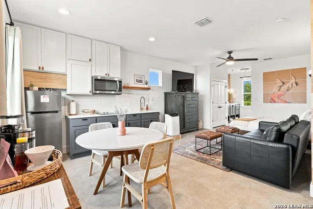 103 CASCADA PT Spring Branch, TX 78070