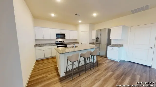 10503 Placeaya Lake Adkins, TX 78101