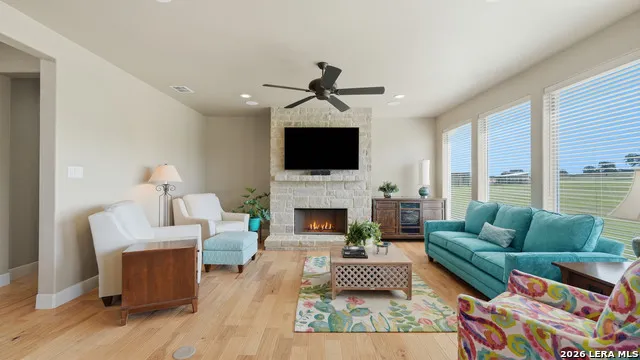 263 TRIPLE R DR La Vernia, TX 78121