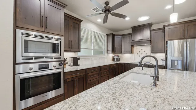 263 TRIPLE R DR La Vernia, TX 78121