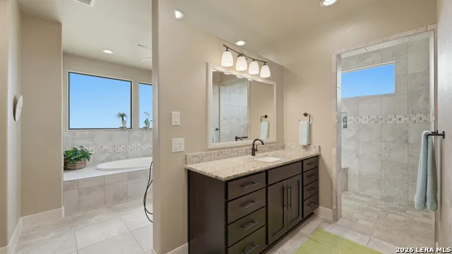 263 TRIPLE R DR La Vernia, TX 78121
