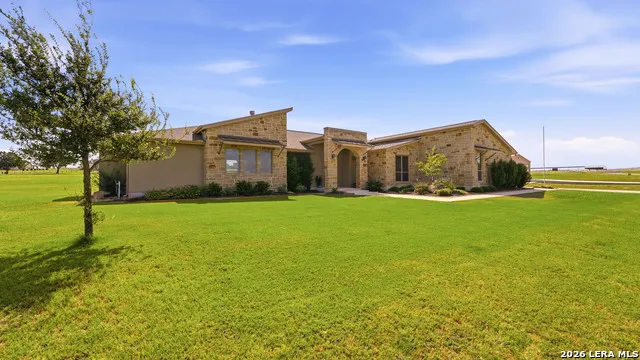 263 TRIPLE R DR La Vernia, TX 78121