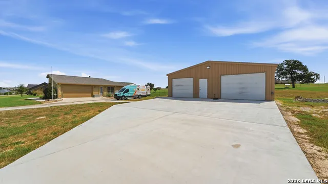 263 TRIPLE R DR La Vernia, TX 78121