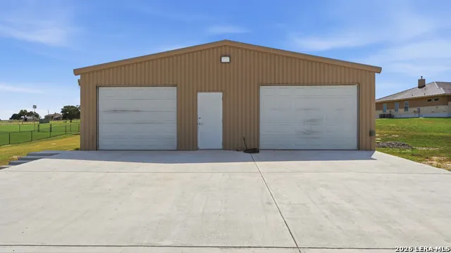 263 TRIPLE R DR La Vernia, TX 78121