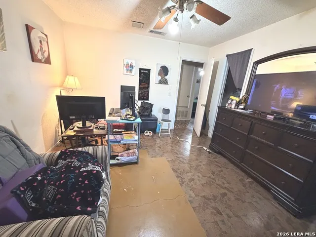 11217 Champion Oak Live Oak, TX 78233